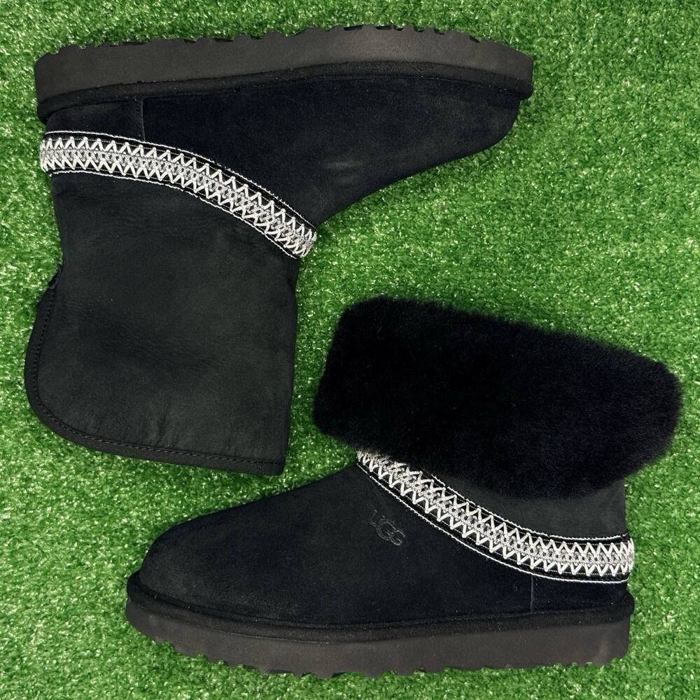 🔥 UGG Classic Short Crescent Black Sheepskin Boots 7 Fast Ship 🔥